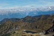 40 Lago di Pescegallo con vista sulle Alpi Retiche